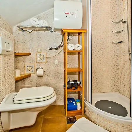 Central Charming Stone House * هفار