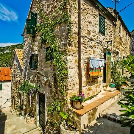 شقة Central Charming Stone House *