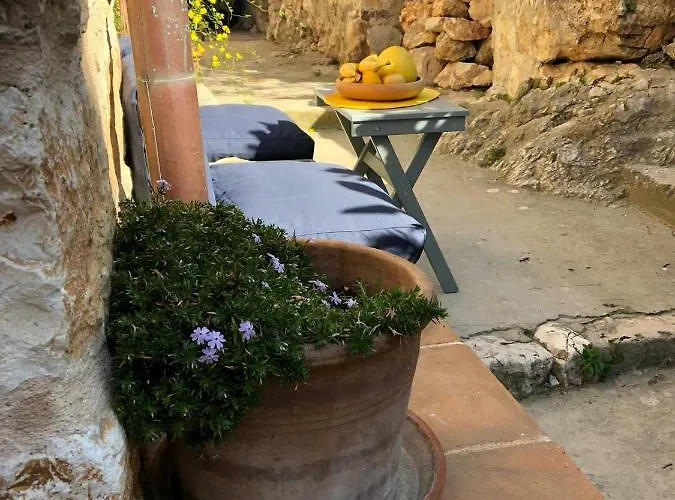 Charming Stone House חוואר